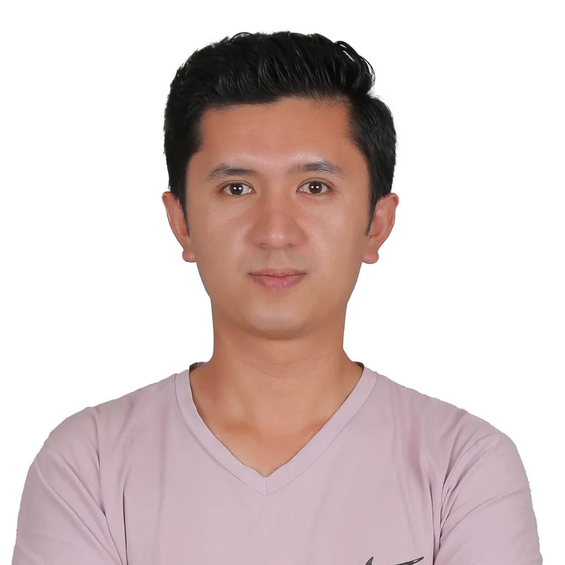 Portrait of Rohullah Mohammadi, software developer and founder of the Malistan Archive